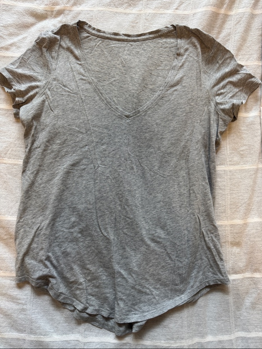 lululemon Women's Light Gray V-Neck Short Sleeve Tee